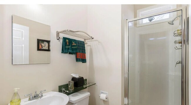 Building Photo - 477 Probart St