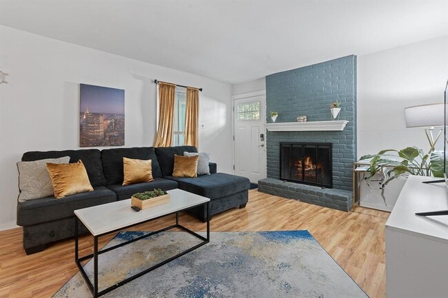 Building Photo - 2603 Parker Ln