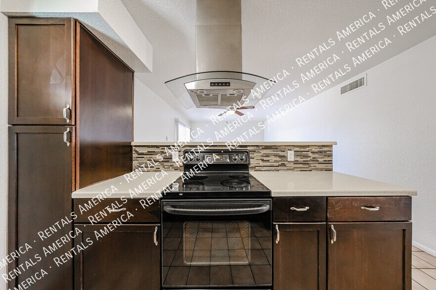 Building Photo - 2156 E Yale Dr