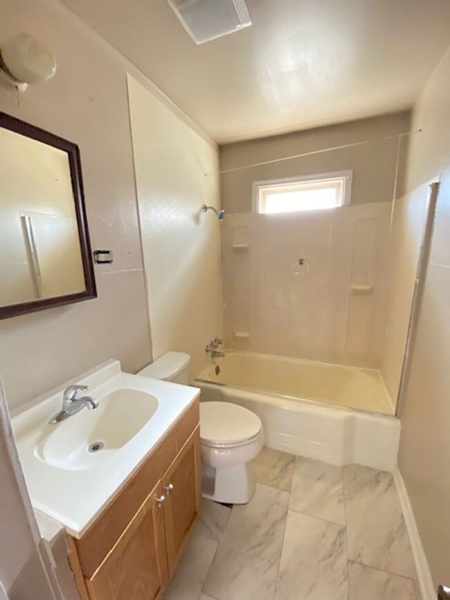 Building Photo - 1027 Bellemeade Ave