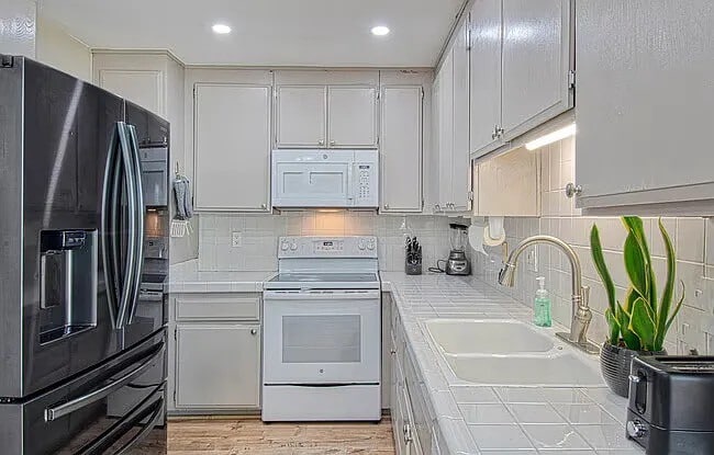 Building Photo - 369 Meadow Ct