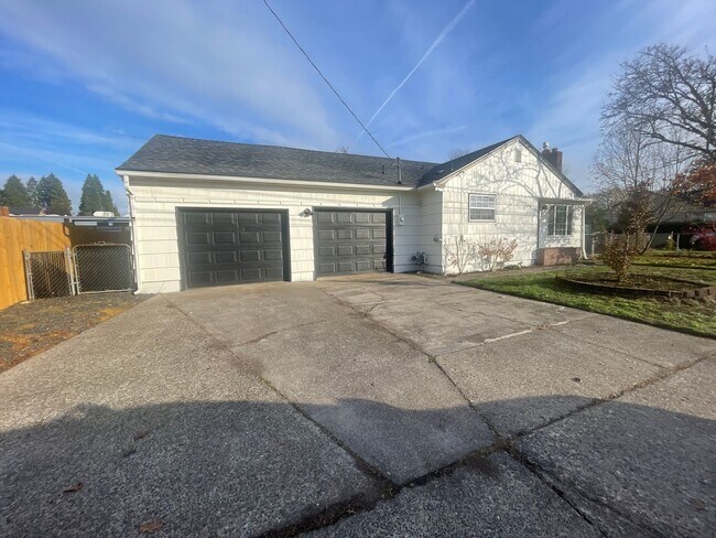 Building Photo - 515 E Elmore St