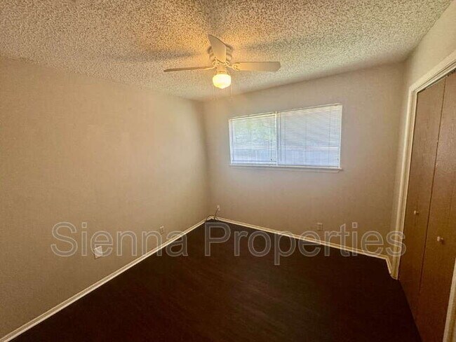 Building Photo - 7208 Lilac Ln