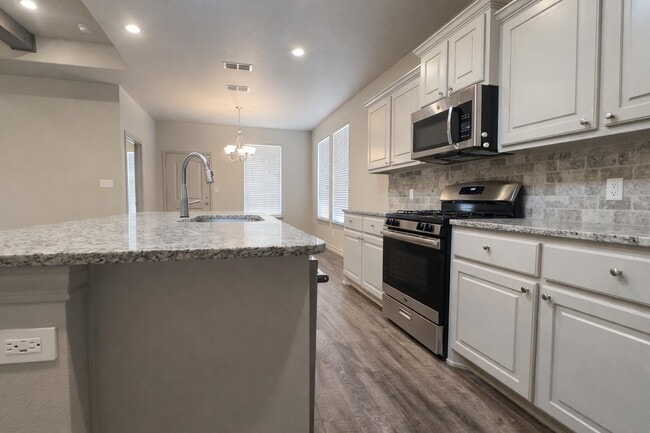 Building Photo - 5305 Kemper St