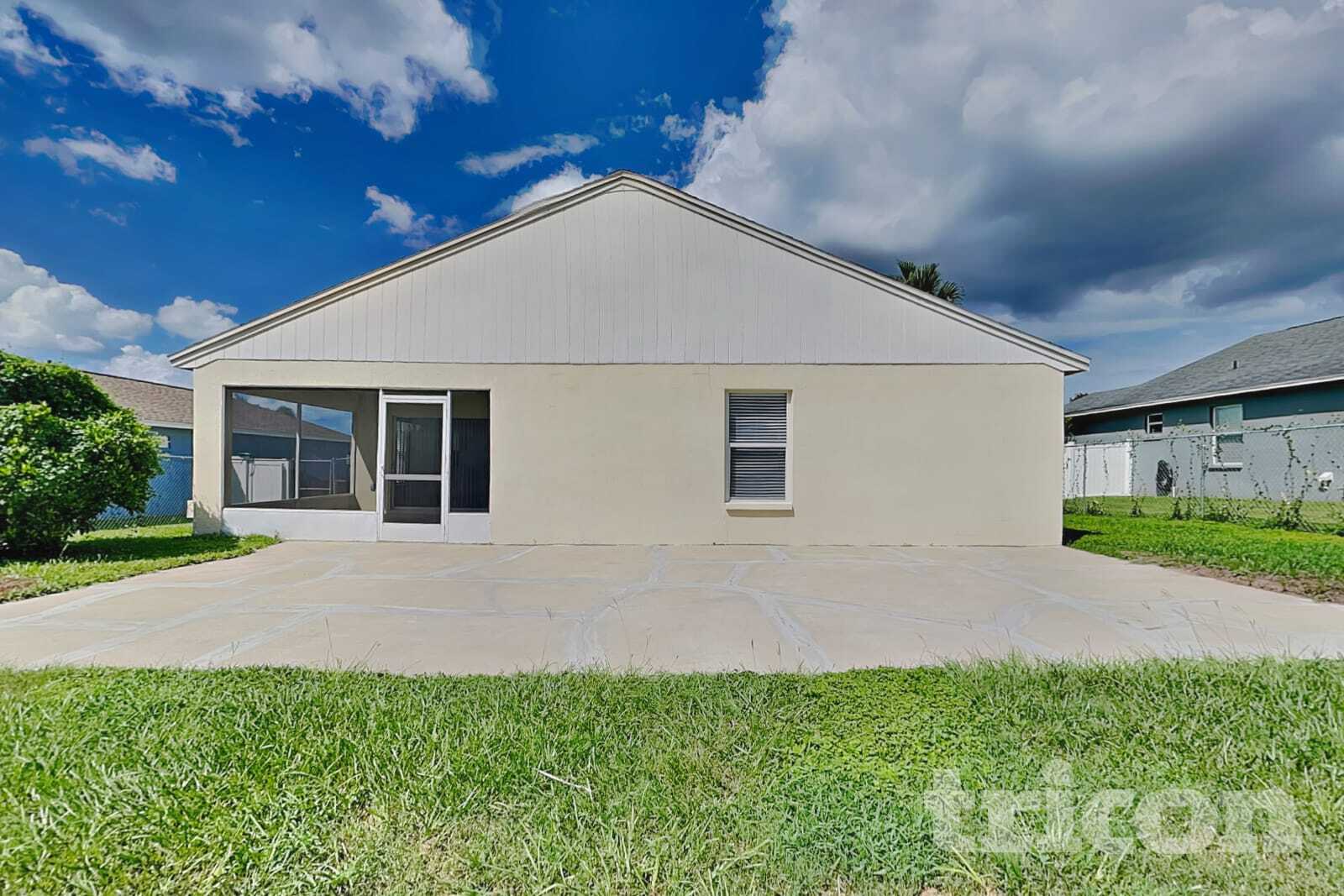 Building Photo - 7641 Manor Dr