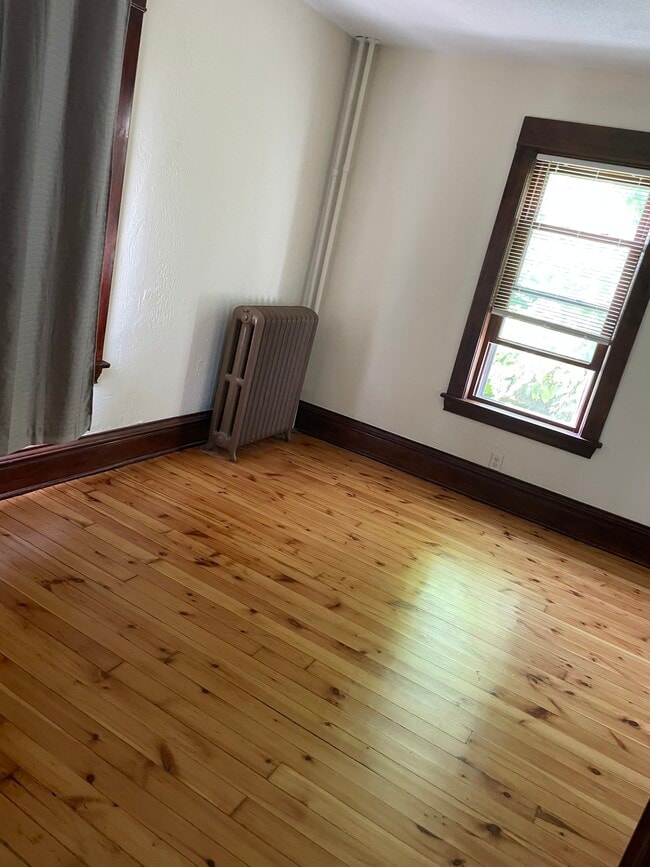 Building Photo - 389 Fairview Ave N Unit 1