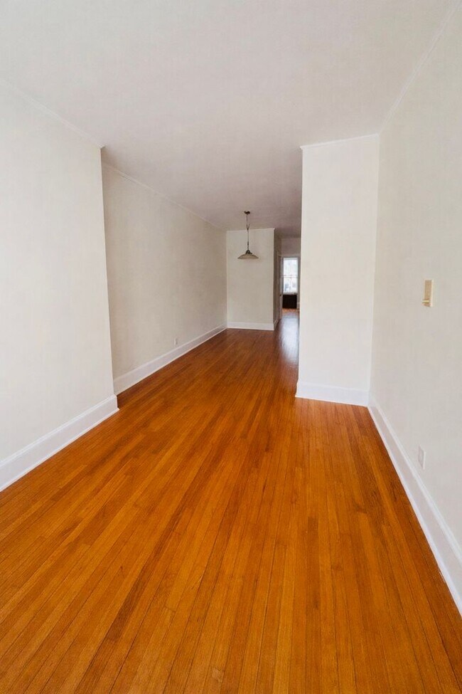 Building Photo - 174 Chestnut St