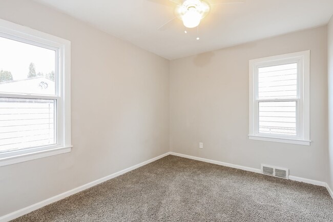 Building Photo - 312 De Villen Ave