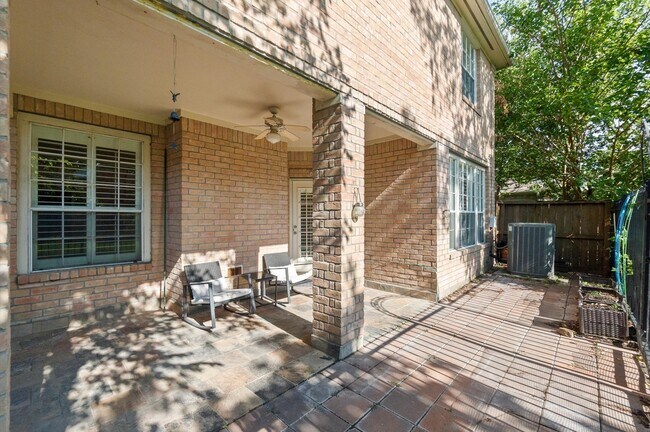 Building Photo - 1118 Enclave Square E