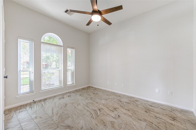 Building Photo - 15831 Laurel Cove