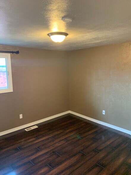 Large Bedrooms! - 231 S Water St