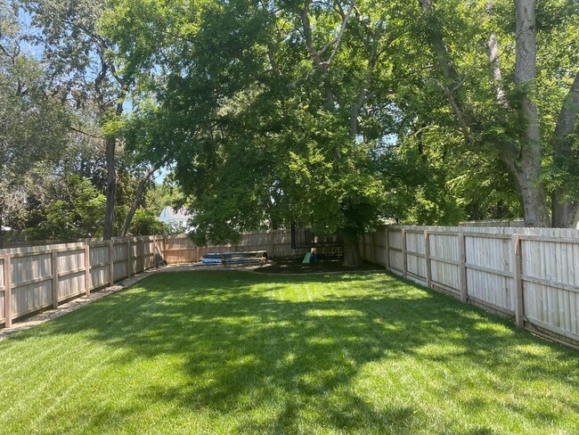 Large backyard - 510A Croley Dr