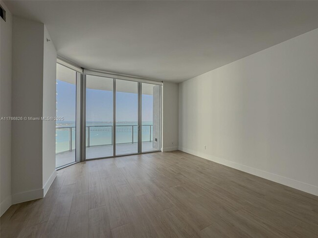 Building Photo - 1300 Brickell Bay Dr