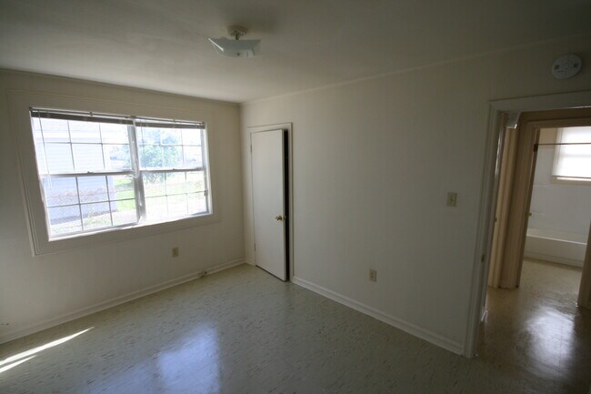 Building Photo - 2300 Rose Dr