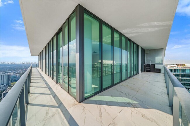 Building Photo - 480 NE 31st St