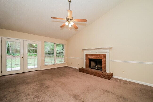 Building Photo - Wonderful 4 Bed Home!!