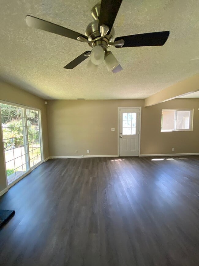 Building Photo - Updated Single Story Home Located in Orcut...