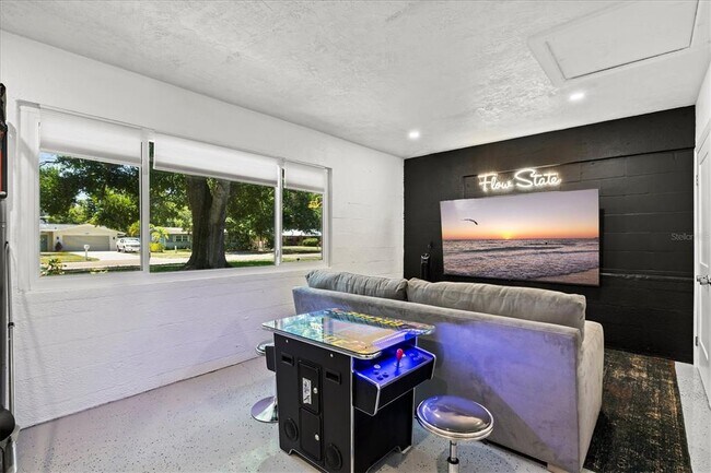 Building Photo - 2587 Ringling Blvd