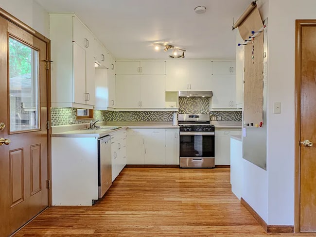 Building Photo - Beautiful 4 Bedroom / 3 Bath Home in the Heart of Manhattan, KS – Large Yard & Close to Campus