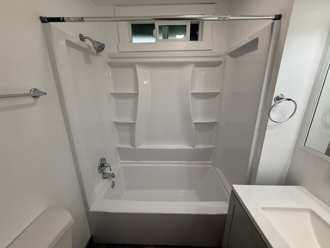 Building Photo - 3 Bed 1.5 Bath Pet Friendly Home in Monroe