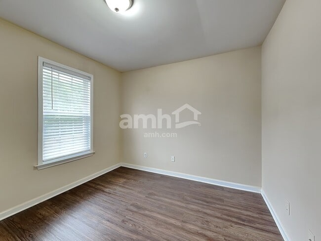 Building Photo - 83 Sioux Ln