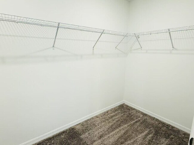 Building Photo - 644 Reggie Rd