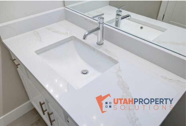 Building Photo - 982 W 380 S