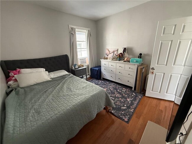 Building Photo - 57 Robin St