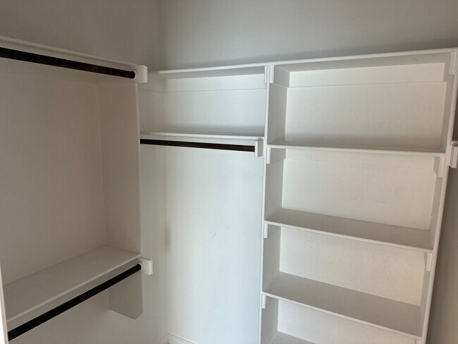 Building Photo - Available Now! Modern 3-Bedroom, 2-Bathroom Home in Legendary Subdivision near Shaw Elementary