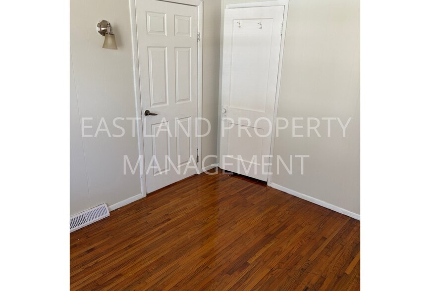 Building Photo - 1964 Burr St