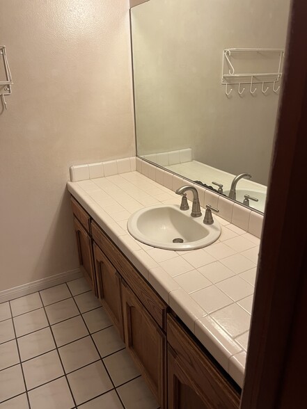 Building Photo - 17200 Newhope St