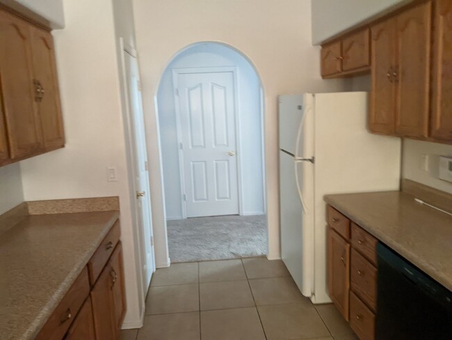Building Photo - SPACIOUS 4 BED, 2 BATH HOME LOCATED NEAR B...