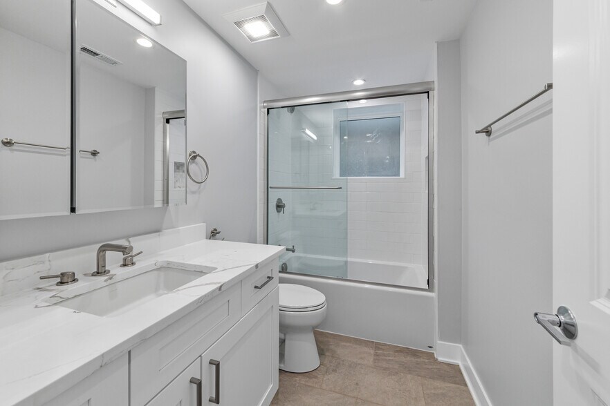 Building Photo - 935 W Winona St