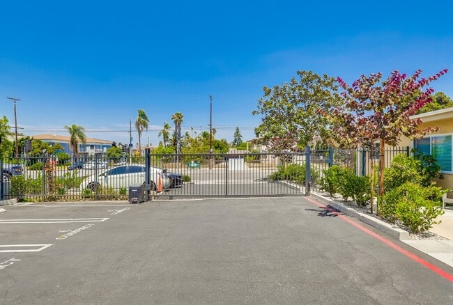 Building Photo - 3530 W Adams Blvd