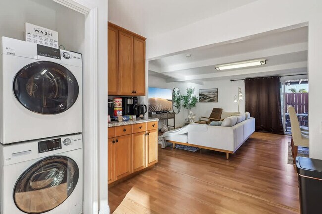 Building Photo - 609 Carlsbad St