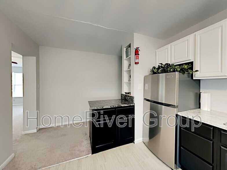 Building Photo - 39205 Park Dr