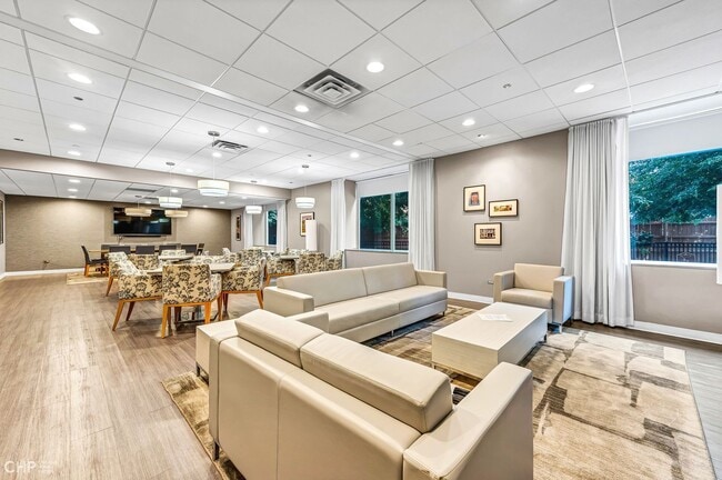 Building Photo - 1717 S Prairie Ave