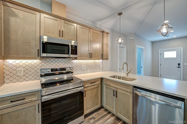 Building Photo - 1 Conklin St