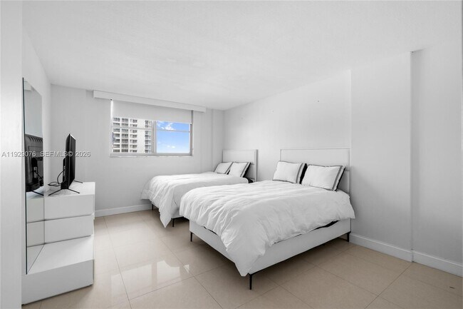 Building Photo - 9273 Collins Ave