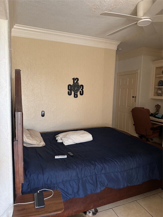 Building Photo - 6015 Ladonia St