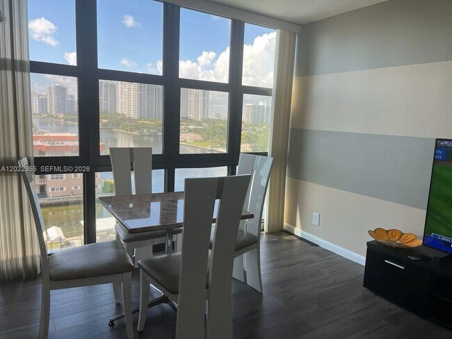 Building Photo - 2017 S Ocean Dr