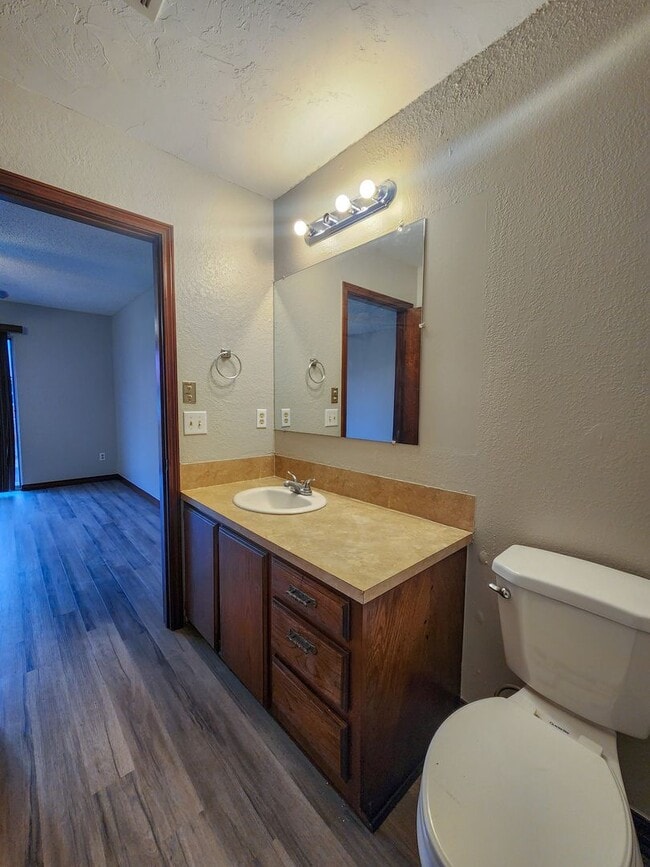 Building Photo - Cute 2 bedroom Duplex near OBU