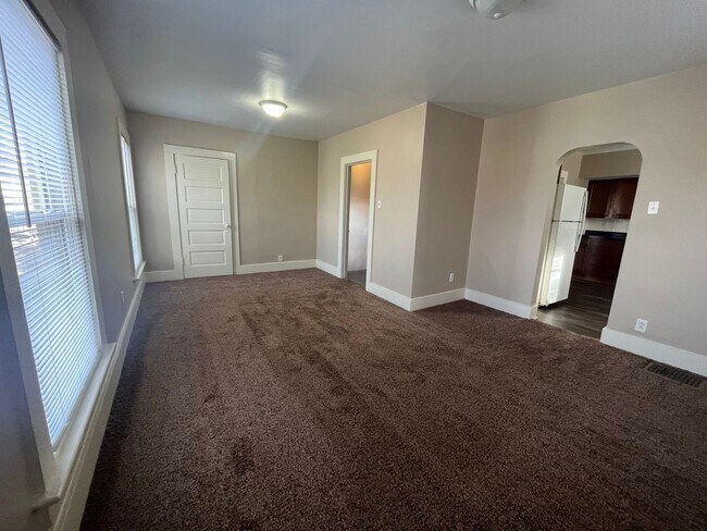 Building Photo - 1211 W Packard Ave