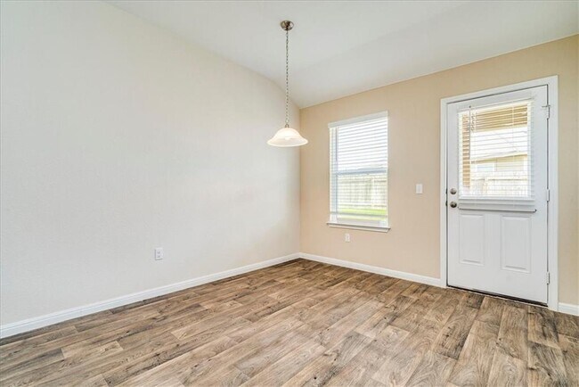 Building Photo - 617 Callahan Ln