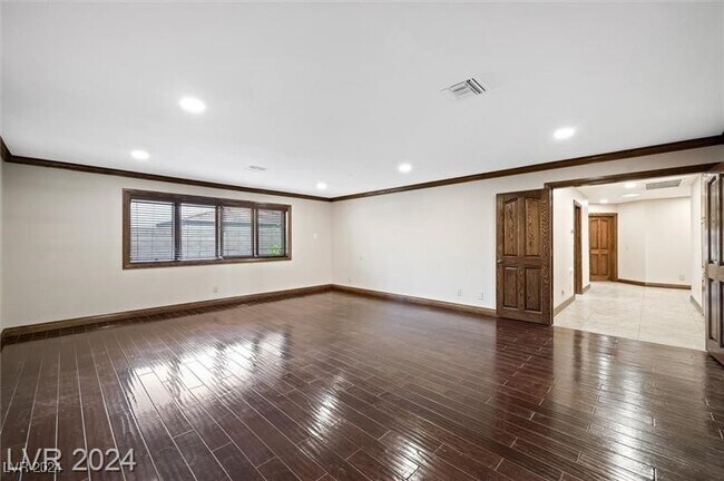 Building Photo - 213 Desert View St