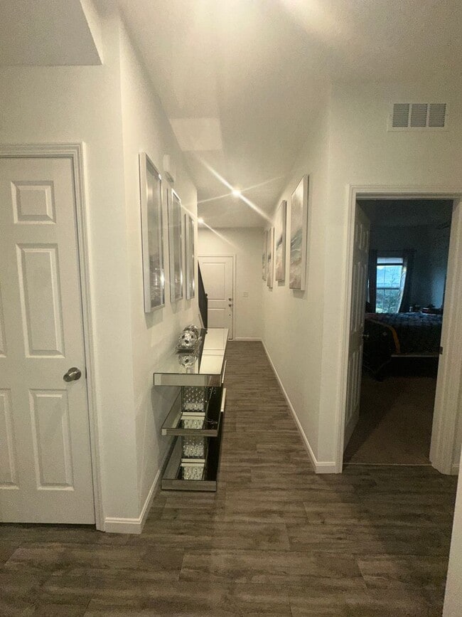 Building Photo - Available NOW - 5 bedroom, 3 full bathroom house - $2,950/month