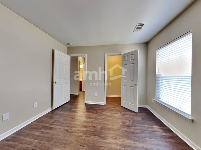 Building Photo - 405 Crystal Oaks Ln