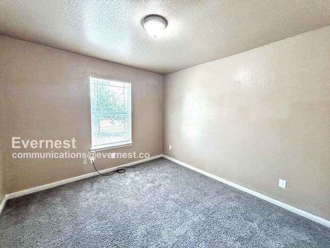 Building Photo - 501 W Vega Ln