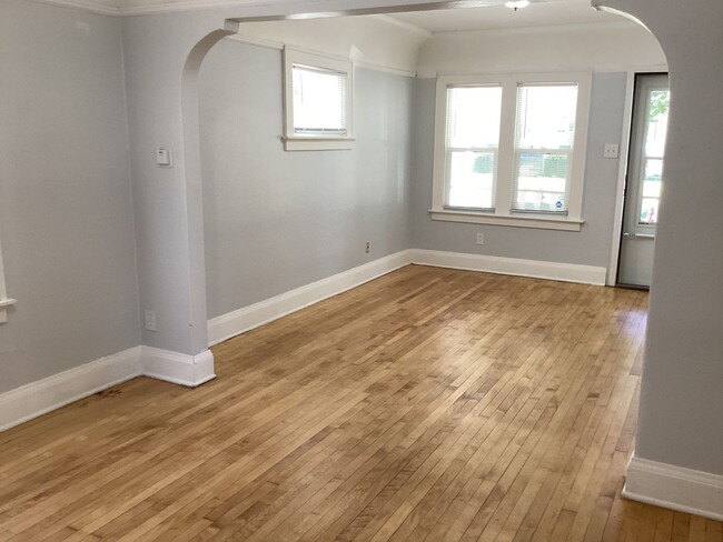 Building Photo - 2 BR Single Family in West Allis