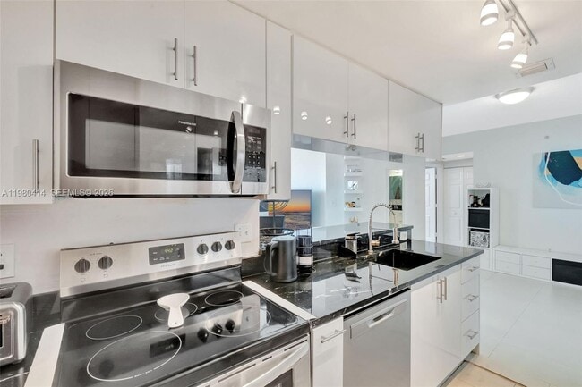 Building Photo - 275 NE 18th St